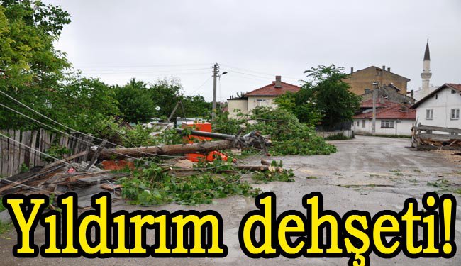 Bolu'da apartmanın önüne yıldırım düştü..