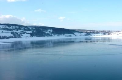Bolu'da Baraj Göleti Dondu, Şelale Buz Tuttu