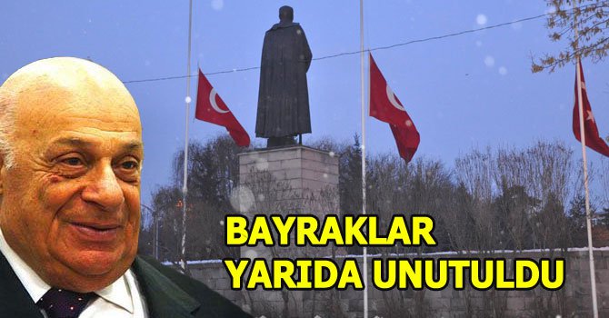 Türk bayrakları yarıda unutuldu