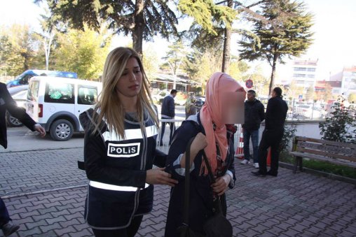 ÖĞRENCİ KILIKLI HIRSIZ!