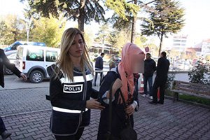 ÖĞRENCİ KILIKLI HIRSIZ!