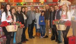 ALIŞVERİŞ YAPAN DA MUTLU PERSONELDE