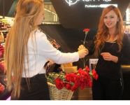 ALIŞVERİŞ YAPAN DA MUTLU PERSONELDE