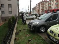 APARTMANIN ÇATISINA YILDIRIM DÜŞTÜ