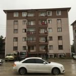 APARTMANIN ÇATISINA YILDIRIM DÜŞTÜ