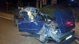 OTOMOBİL TIR'IN ALTINA GİRDİ