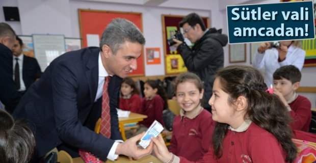 VALİ OKULA GİDİP SÜT DAĞITTI!