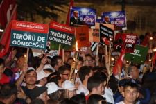 BİNLERCE KİŞİ DARBEYE MEYDAN OKUDU