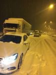 SÜRÜCÜLER SAATLERCE YOLDA KALDI