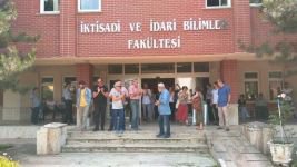 AKADEMİSYENLERİ ALKIŞLARLA UĞURLADILAR