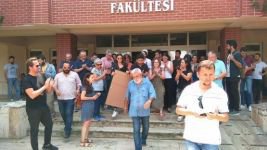 AKADEMİSYENLERİ ALKIŞLARLA UĞURLADILAR