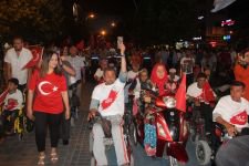 BİNLERCE KİŞİ KOL KOLA YÜRÜDÜ