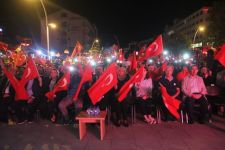 BİNLERCE KİŞİ KOL KOLA YÜRÜDÜ