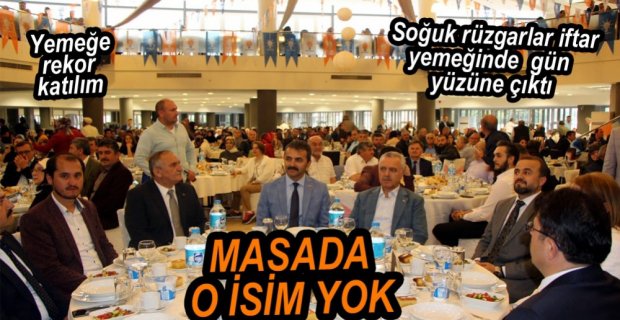 İFTAR YEMEĞİNDE DİKKAT ÇEKEN DETAY