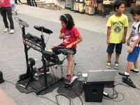 ÇOCUK YAŞTA HERKESİ BÜYÜLEDİ