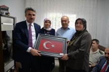 DEVLET KAHRAMANLARININ AİLELERİNİ YALNIZ BIRAKMADI