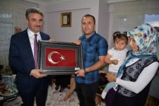 DEVLET KAHRAMANLARININ AİLELERİNİ YALNIZ BIRAKMADI