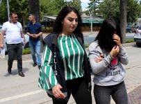 DOLANDIRDIĞI KUYUMCUNUN ELİNİ ÖPÜP VEDALAŞTI