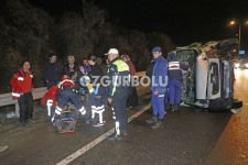 KAVŞAKTA ÇARPIŞTILAR, 3 KİŞİ YARALANDI