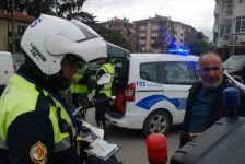 POLİS UYGULAMALARI SIKLAŞTIRDI