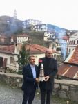 SESSİZ SEDASIZ GELDİ GİTTİ