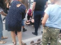 YERDE YATAN ANNESİ İÇİN DAKİKALARCA AĞLADI