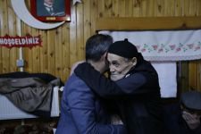 AKPINAR MAHALLESİ ÖZCAN'I KUCAKLADI