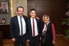 BAŞKAN ÖZCAN'DAN 23 NİSAN JESTİ