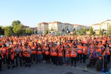 BAŞKAN PERSONELİYLE OYUN OYNADI