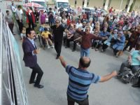 HASTALARLA BİRLİKTE GÖBEK ATTI