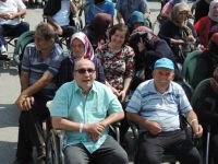 HASTALARLA BİRLİKTE GÖBEK ATTI