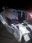 ÖNÜNDEKİ TIRA ÇARPTI 1 ÖLÜ 2 YARALI