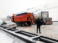 OTOBÜS İKİ TIRIN ARASINA SIKIŞTI