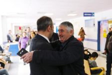 TANJU ÖZCAN HASTALARI ZİYARET ETTİ