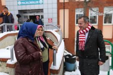 TANJU ÖZCAN HASTALARI ZİYARET ETTİ