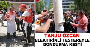 VİNCE ASTIĞI DONDURMAYI VATANDAŞA İKRAM ETTİ