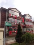 APARTMANI 23 NİSAN İÇİN SÜSLEDİLER