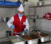 BİNLERCE AİLEYE YEMEK GÖTÜRÜYORLAR...
