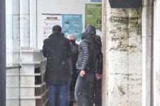 CAMİNİN DIŞINDA NAMAZ KILDILAR