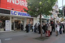 MAĞAZALARA HÜCUM ETTİLER