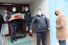 POLİSE ÇİÇEKLİ DESTEK