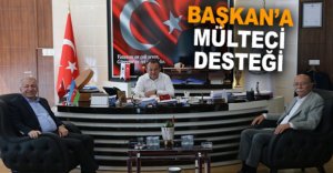 BAŞKAN'A MÜLTECİ DESTEĞİ