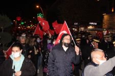 BİNLERCE KİŞİ CUMHURİYET İÇİN YÜRÜDÜ