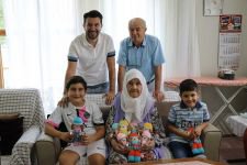 ÇOCUKLARI MUTLU EDEREK MUTLU OLUYOR