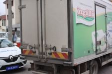 GERİ GELEN KAMYON MOTOSİKLET SÜRÜCÜSÜNÜ EZDİ