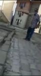 KEDİYİ TEKMELEDİ, KULÜBESİNİ PARÇALADI