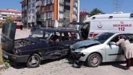 OTOMOBİLLER BİRBİRİNE GİRDİ