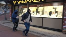 BOLU’DA FİLM SAHNELERİNİ ARATMAYAN KUYUMCU SOYGUNU