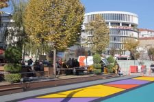 İZZET BAYSAL CADDESİNE RENK GELDİ