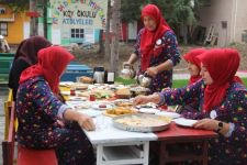 KÖYLÜ KADINLAR DÜNYAYA AÇILMAYI HEDEFLİYOR